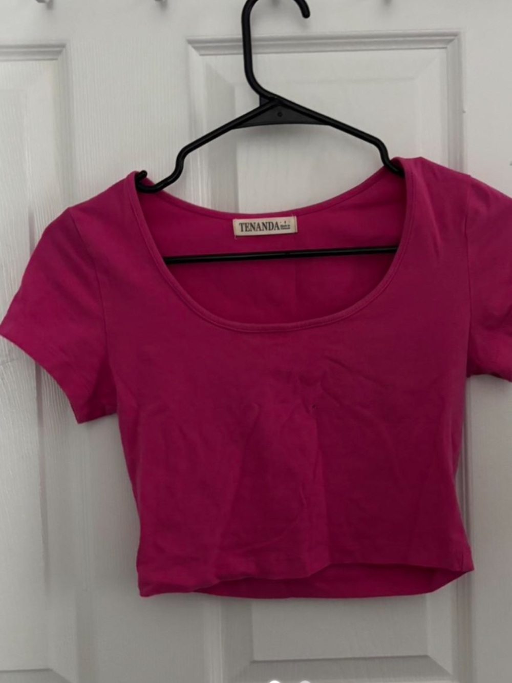 Tenanda Fitted Scoop Crop Top in Vibrant Pink